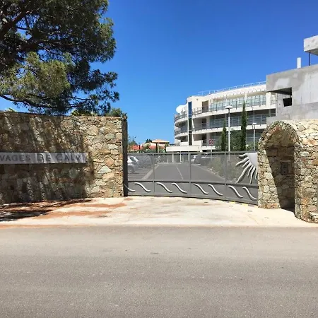 Route De La Pinede Apartment *